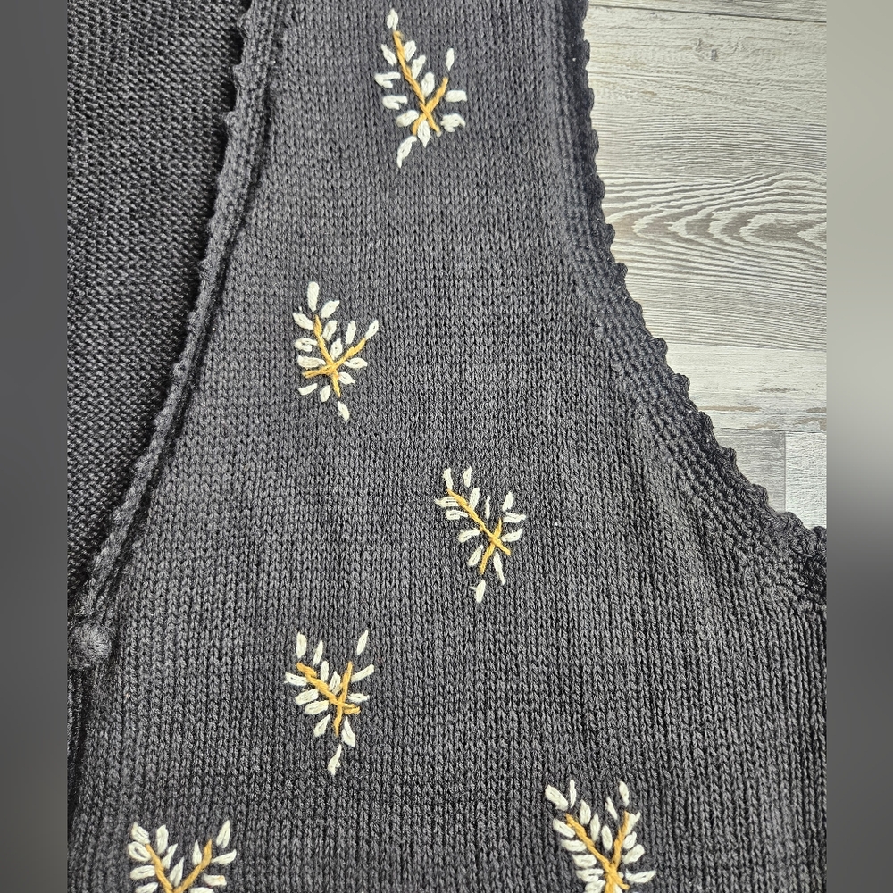 Vintage Sweater Vest Margules Large Floral Bouquet Needlepoint Embroidery - Picture 3 of 13